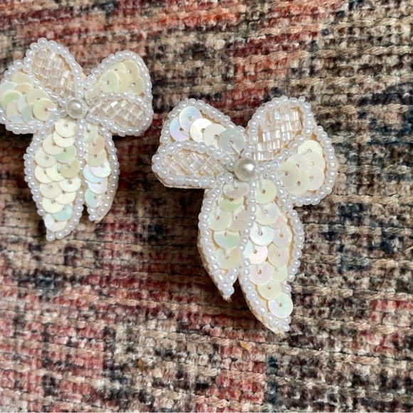 Vintage Cream White Bow Beaded Pearl Sequin Stud Earrings by Avon Holiday Bridal - Picture 2 of 6